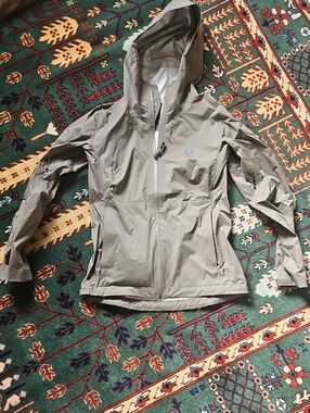 Black Diamond Women's Fineline Stretch Rain Shell in Walnut